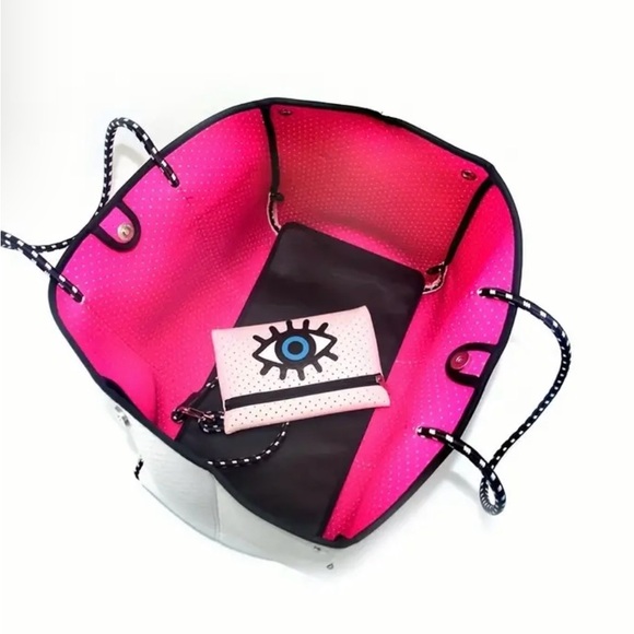 Luxury Evil Eye Pattern Tote Bag with Bonus Pouch (12.6” x 9.8” x 15.7”) - Picture 3 of 4